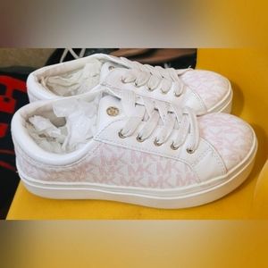 Michael Kors Girls sneaker pull on shoes